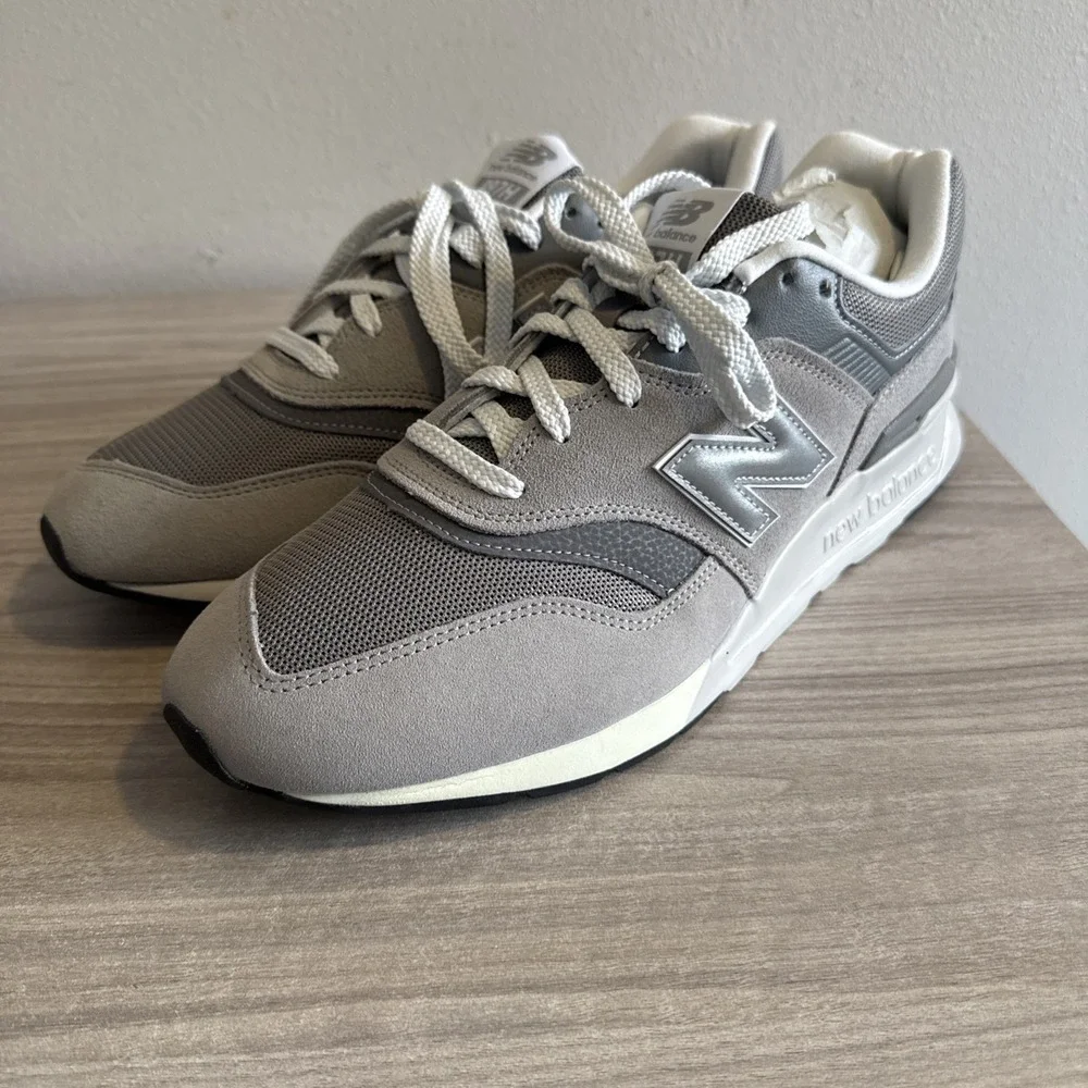 New Balance 997H CM997HCA Grey Comfort Lifestyle Shoes Mens 12.5 D NWOB